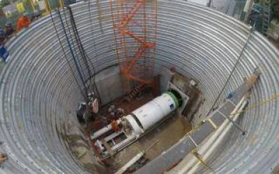 Contin�a obra de expansi�n de cloacas de AySA con bajada de tunelera en Esteban Echeverr�a