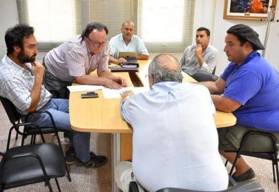 El municipio repara caminos vecinales