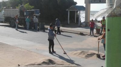 Variadas obras en Quequ�n: limpian bajadas p�blicas, veredas y hacen repaso de calles