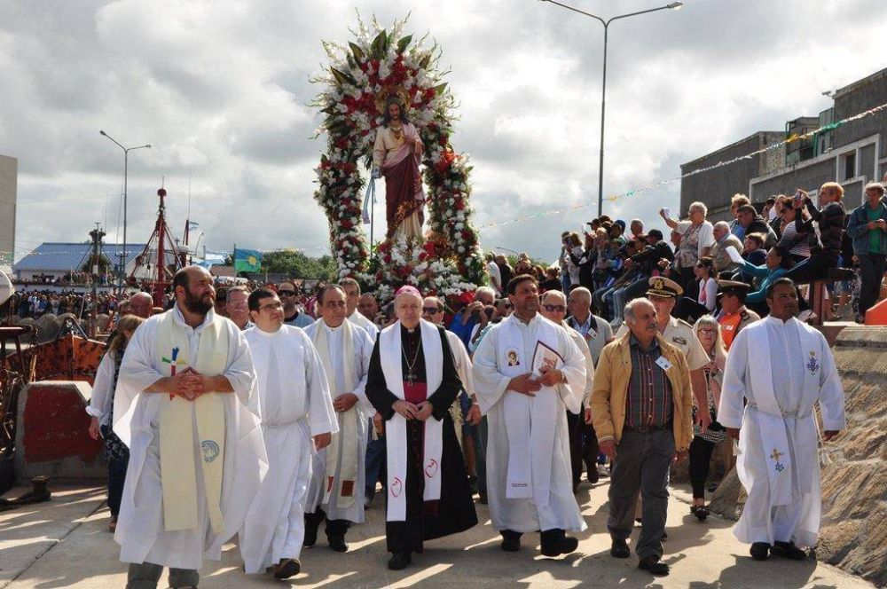 Este domingo finaliza la XXXVI Fiesta Nacional de los Pescadores con la procesin de San Salvador