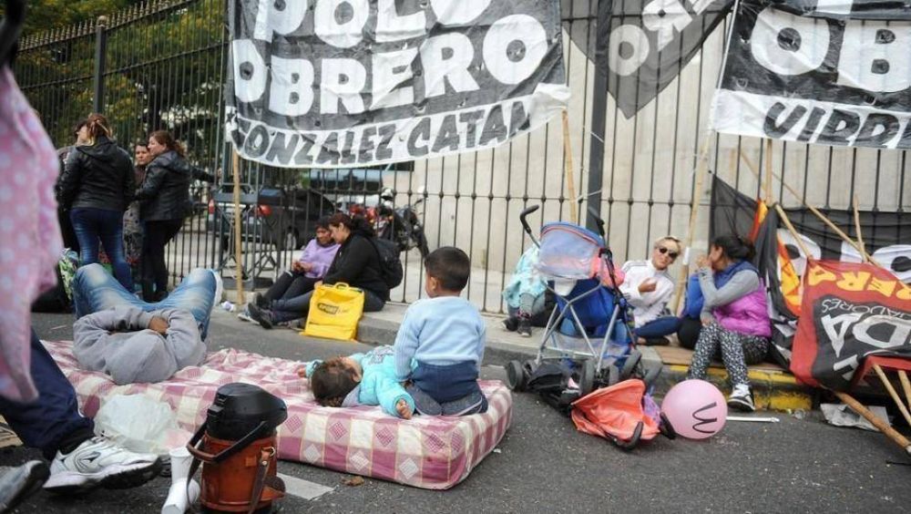 El Gobierno dar� de baja unos 28 mil planes de empleo que reciben los piqueteros