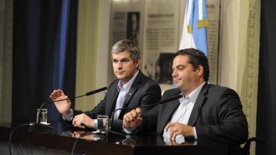 El Gobierno sospecha que Hugo Moyano se acerc� a Sergio Massa y busca quitarle poder