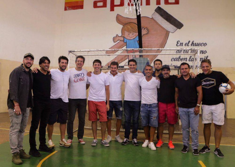 Abad visit� APAND junto a grandes glorias de River y Boca