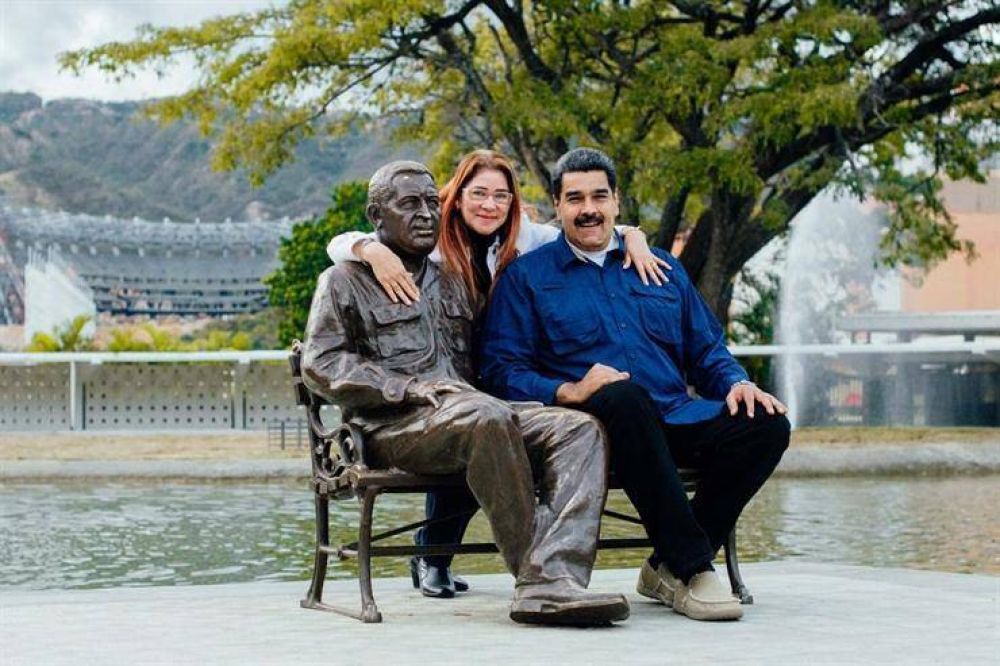 Rumbo a los comicios, Maduro crea otro partido para asegurar su reeleccin