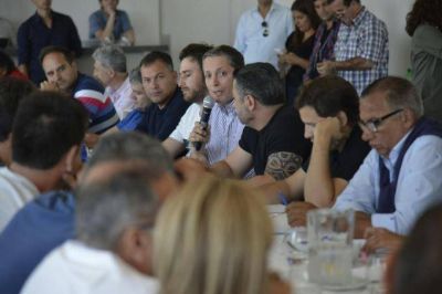 Los intendentes del interior lo consiguieron: el PJ sali� en defensa del autonomismo municipal