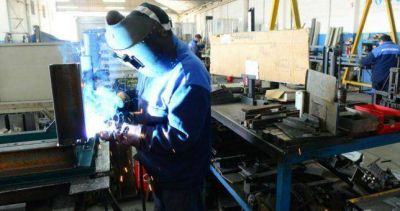 Pymes eval�an despidos para poder pagar la luz