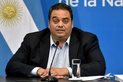 Triaca expone su defensa ante el gabinete y dos hermanas ya renunciaron