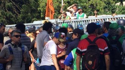 Trabajadores del INTI rechazan los 250 despidos en el sector y amenzan con un nuevo corte en la General Paz