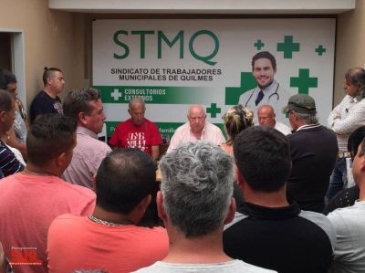 Trabajadores municipales reclaman 30% de aumento y la reincorporaci�n de 54 empleados