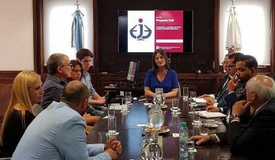 Avanza la despapelizaci�n de la Justicia porte�a