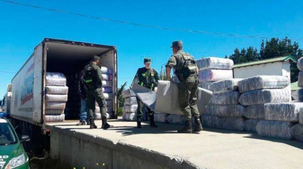 Retienen un camin con mercadera de contrabando trada desde Chile