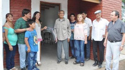 Entrega de viviendas sociales en la localidad de San Justo