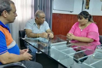 Ante la crecida de los r�os, la ministra Edith Cruz trabaja en el norte de la provincia
