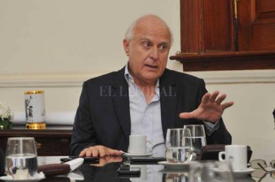 Para Lifschitz, las medidas de Macri 