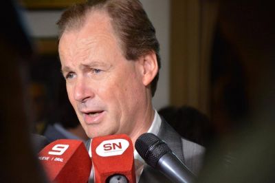 Bordet se manifest� partidario de �evitar� el �acomodo de familiares� en el Gobierno 