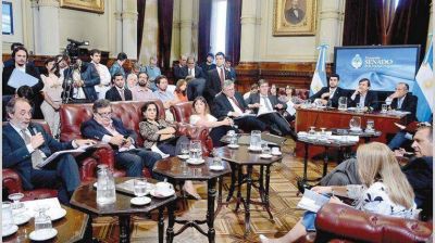 Cambiemos ya negocia con el PJ para dividir el mega DNU en proyectos de ley