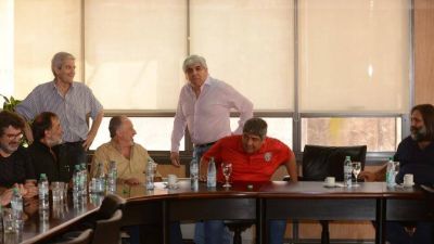 Para el Gobierno, Hugo Moyano presiona por sus causas judiciales