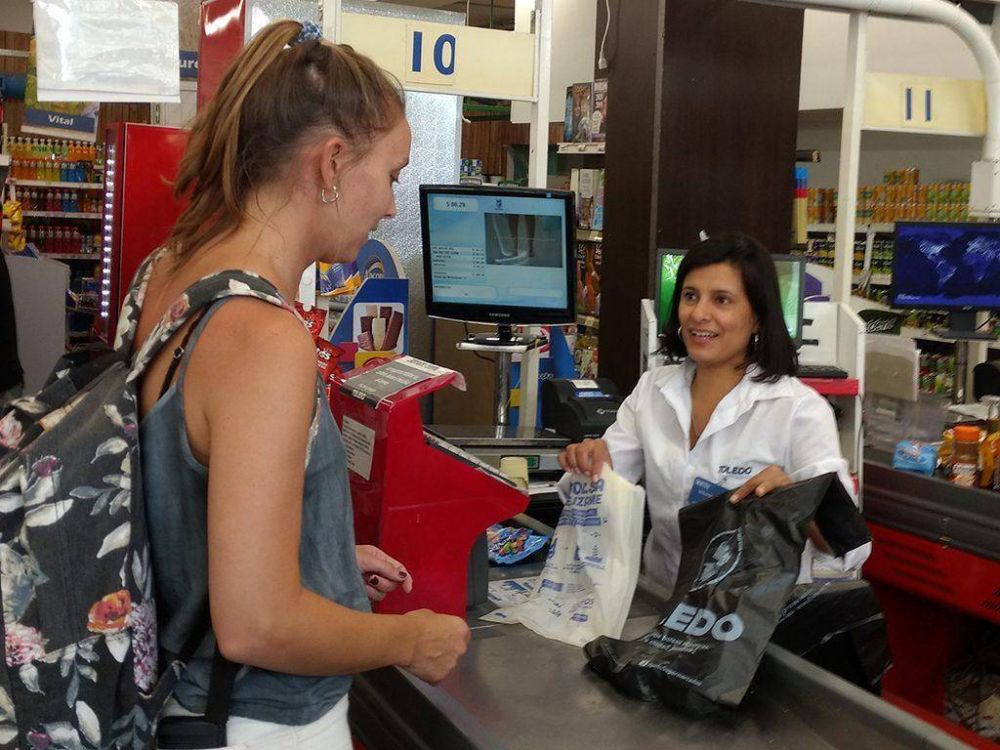 Desde ma�ana, los supermercados entregar�n bolsas biodegradables