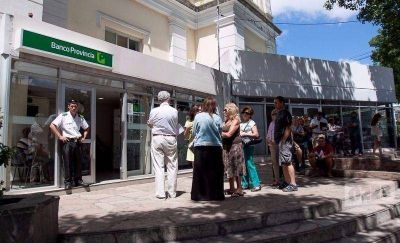 Descontar�n los d�as de paro a trabajadores del Banco Provincia: �Es un apriete�