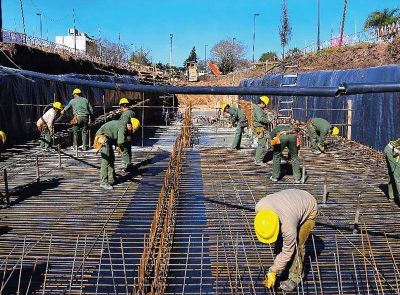 Hay cortes programados en el camino Centenario por las obras en el arroyo El Gato