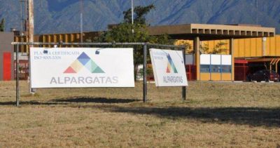 Otros 30 empleados firmaron el retiro voluntario en Alpargatas