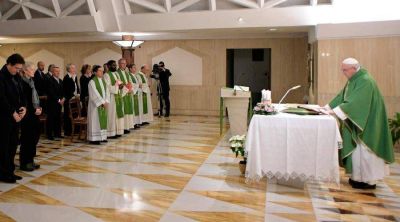 �Adorar en silencio? Un �camino� dif�cil pero necesario, seg�n el Papa
