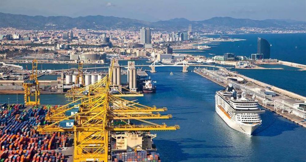 Puerto de Barcelona logra importante incremento en el manejo de carga en 2017
