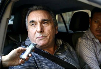 CGT: en medio de la guerra, Schmid le peg� a sus colegas corruptos