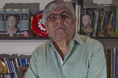 El PJ oscil� entre el silencio y cr�ticas aisladas al l�der camionero