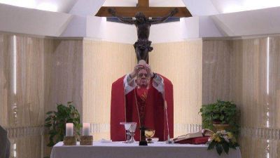 El Papa en Santa Marta: ense�en a adorar en silencio