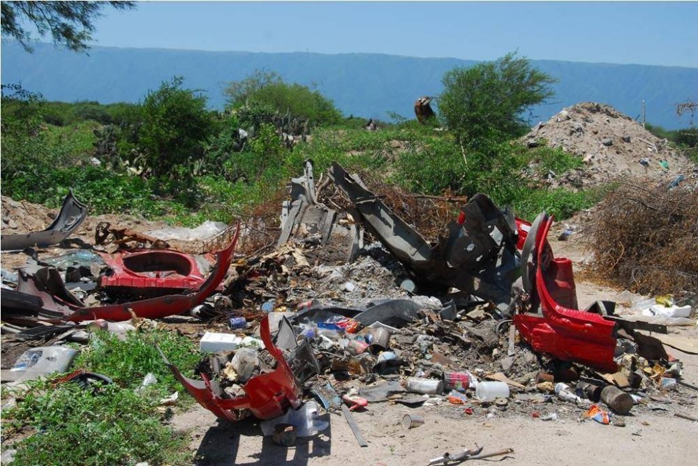 Vecinos de La Ribera temen que por la basura se desborde el ro