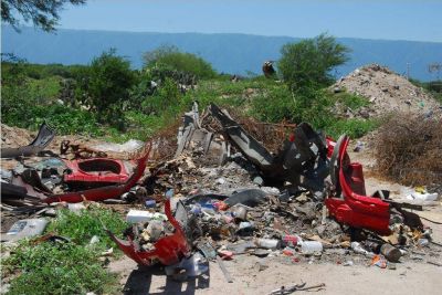 Vecinos de La Ribera temen que por la basura se desborde el r�o