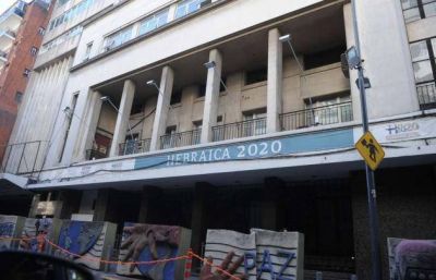 La sede Sarmiento de la Sociedad Hebraica Argentina fue v�ctima de una pintada de esv�sticas y la detonaci�n de un objeto sospechoso