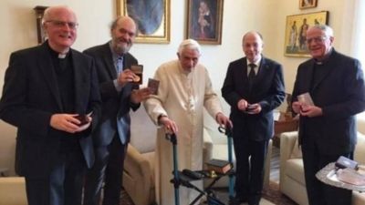 Benedicto XVI se prepara para la muerte