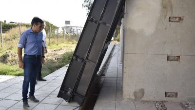 L�pez y una nueva recorrida para observar los detalles finales de la obra del Jard�n Pichi Huinca