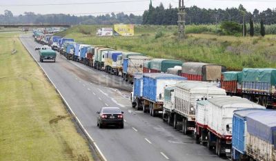 Transportistas acuerdan alza de 12% en la tarifa del autotransporte de granos