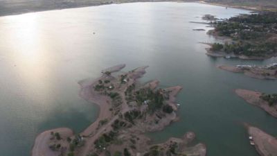 Infraestructura h�drica y desarrollo de los oasis productivos en Mendoza