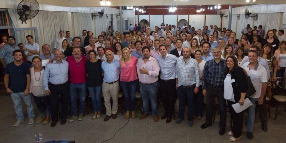 Cambiemos no quiere fisuras abajo y sale a jugar con 