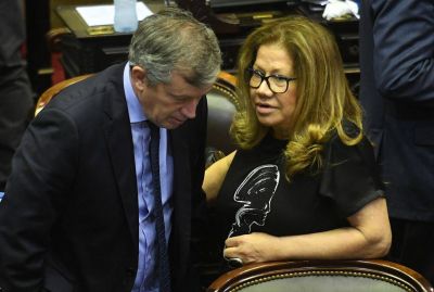Preocupado por el qu�rum, Monz� intenta negociar leyes con el massismo