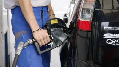 El litro de nafta ya supera los 32 pesos en el interior