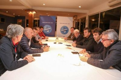 Intendentes massistas se despegan de las pautas y negocian subas hasta 20% con cl�usula gatillo