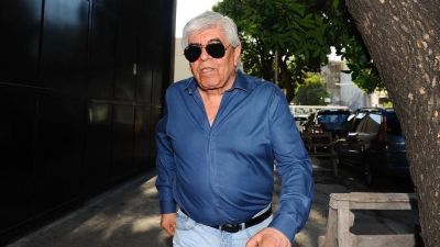 El 21F de Hugo Moyano: escenario de espaldas, apuesta por 300 mil y la suerte de los infiltrados