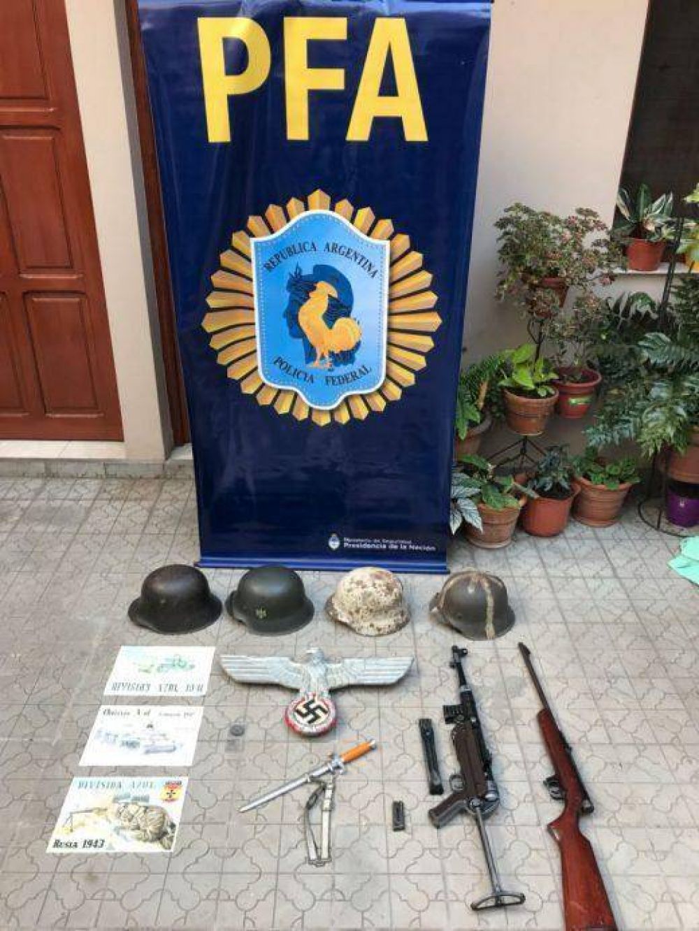 Incautaron elementos nazis en un allanamiento en Salta