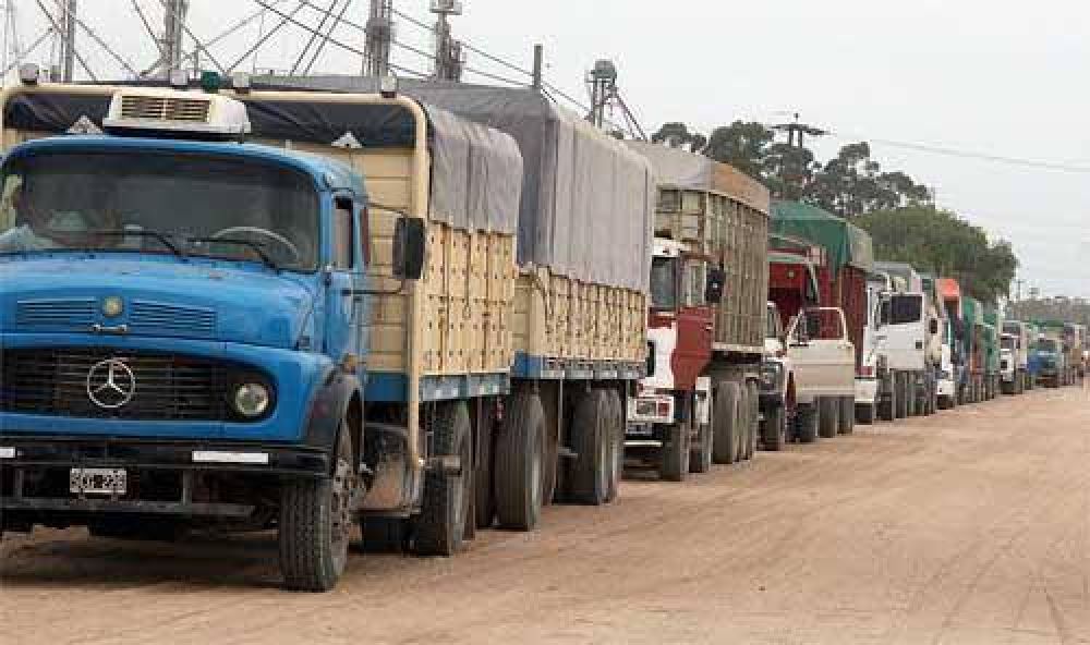 Puerto Quequ�n contin�a paralizado por falta de ingreso de camiones