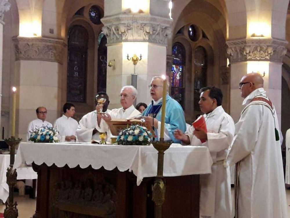 Multitudinaria fiesta en el santuario de Nuestra Se�ora de Lourdes de Santos Lugares