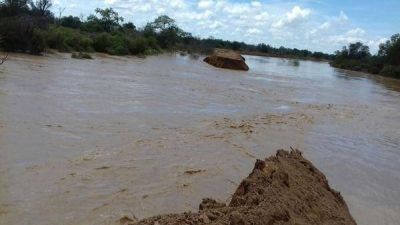 La crecida del Pilcomayo rompi� una defensa y 2.500 qom fueron evacuados en Formosa