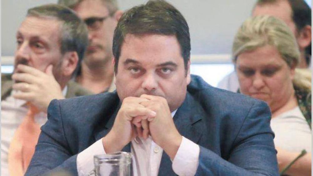 Imputan a la hermana de Triaca por contratar a una empresa de la que era socia