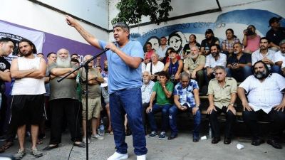Los Moyano avanzan en un frente con los K, los piqueteros y las CTA contra el Gobierno