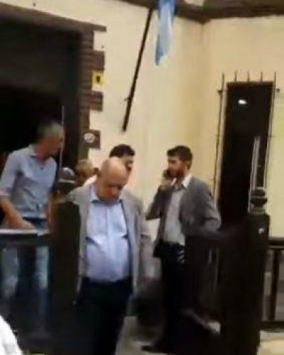 El mal momento de Arroyo tras una visita a la Secretar�a de Educaci�n