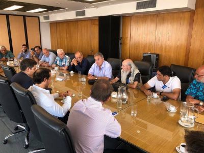 Gremios reiteran reclamo por fuentes laborales en el Puerto de Buenos Aires